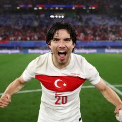 Kadioglu, el ‘diez en uno’ de Montella que asombra a la Euro