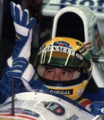 Ayrton Senna fue un destacado piloto de automovilismo brasileño, compitió en Fórmula 1 para los equipos Toleman, Lotus, McLaren y Williams, ganando el campeonato del mundo en 1988, 1990 y 1991, acumulando un total de 41 victorias.
