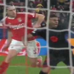 Más polémica: penalti a favor del Barça tras “dejarse caer”