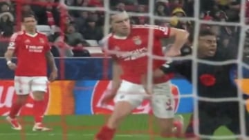 Más polémica: penalti a favor del Barça tras “dejarse caer”