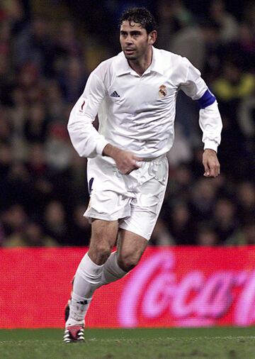 497 games from 1987 to 2003 with Real Valladolid (58) and Real Madrid (439).