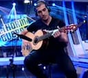 Mientras Valdés caía lesionado, Pinto tocaba la guitarra en la tele