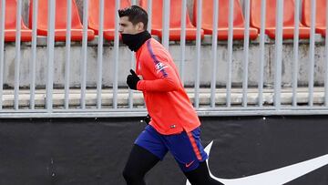 Godín, ausente por molestias musculares; Morata, en solitario