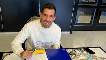 Fin de la novela: Tevez firm&oacute; su contrato con Boca