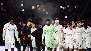 Soccer Football - Serie A - Bologna v AC Milan - Stadio Renato Dall'Ara, Bologna, Italy - February 27, 2025 AC Milan players look dejected after the match REUTERS/Daniele Mascolo