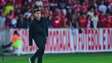 Futbol, Internacional vs Colo Colo.
Copa Sudamericana 2022.
El entrenador de Colo Colo Gustavo Quinteros dirige a sus jugadores durante el partido por los octavos de final de la Copa Sudamericana contra Internacional en el estadio Beira-Rio, Porto Alegre, Brasil.
05/07/2022
Max Peixoto/DiaEsportivo/Photosport
Football, Internacional vs Colo Colo.
2022 Copa Sudamericana Championship.
Colo Colo’s head coach Gustavo Quinteros gives instructions during match round of 16 of Copa Sudamericana championship against Internacional at Beira-Rio stadium in Porto Alegre, Brazil.
05/07/2022
Max Peixoto/DiaEsportivo/Photosport