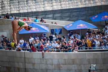 La canadiense Lysanne Richard fue segunda en Bilbao y tercera en la general de las Red Bull Cliff Diving World Series.