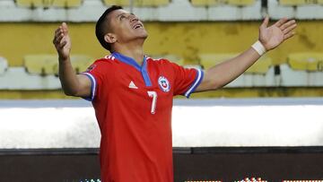 LA PAZ, BOLIVIA - FEBRUARY 01: Alexis S&aacute;nchez of Chile celebrates after scoring the third goal of his team during a match between Bolivia and Chile as part of FIFA World Cup Qatar 2022 Qualifiers at Hernando Siles Stadium on February 01, 2022 in La