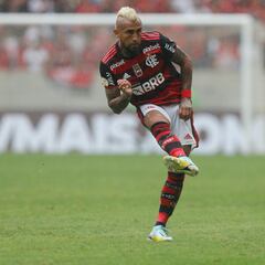 A Arturo Vidal se le abre una opción