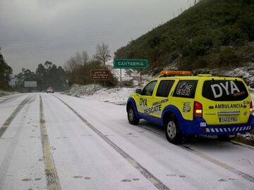 Nieve En Los Puertos De Montaña De Cantabria. Siguen cerrados cinco puertos y cadenas en cuatro más y tres carreteras