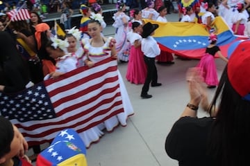 Los bailes de los venezolanos calentaron el USA-Venezuela