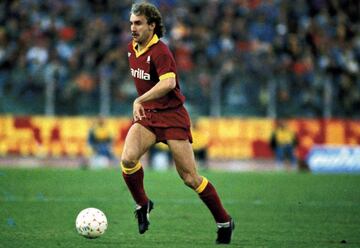 Tras su paso con el Werder Bremen, llegó a Italia con la Roma, en donde jugó cinco años.