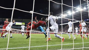 La Selecci&oacute;n de los Estados Unidos impuso una nueva marca en la fase de grupos de la Copa Oro al terminar con paso perfecto y no recibir ning&uacute;n gol.