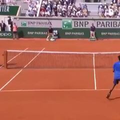 Monfils le ovaciona, Thiem se ríe, el público extasiado... El punto que rindió a Roland Garros