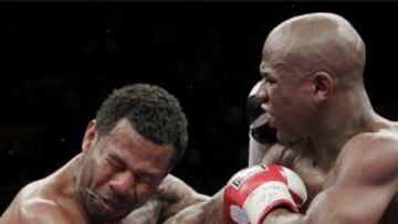 VICTORIA A LOS PUNTOS. Mayweather encontró la unanimidad de los jueces tras remontar un duro ataque de Mosley en el segundo asalto.