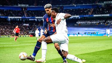 Vinicius Junior of Real Madrid Cf (R) battles for the ball with Ronald Araujo of FC Barcelona (L) during the Copa del Rey, semi-final match between Real Madrid and FC Barcelona at Estadio Santiago Bernabeu on March 2, 2023 in Madrid, Spain. (Photo by Alvaro Medranda/Icon Sport via Getty Images)