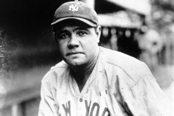 George Herman Ruth, mejor conocido como Babe, cambió la historia del béisbol. Sus 714 cuadrangulares a lo largo de su carrera lo hicieron uno de los mejores bateadores de la historia. “El Bambino de Oro” dejó establecidos 56 récords de bateo.