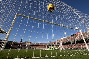 Robert Lewandowski marca el 3-1 al Girona. 




