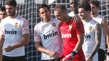 Parejo, con Cillessen. 