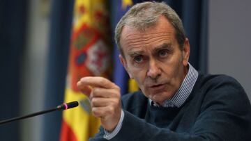 -FOTODELDÍA- MADRID, 18/02/2021.- El director del Centro de Coordinación de Alertas y Emergencias Sanitarias, Fernando Simón, ofrece una rueda de prensa en la sede del Ministerio de Sanidad, este jueves en Madrid. EFE/Kiko Huesca