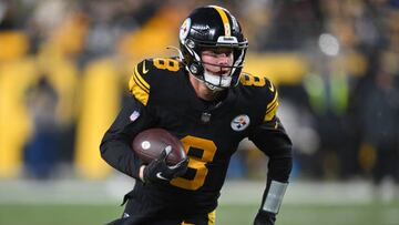 PITTSBURGH, PENNSYLVANIA - NOVEMBER 20: Kenny Pickett #8 of the Pittsburgh Steelers runs the ball during the second quarter against the Cincinnati Bengals at Acrisure Stadium on November 20, 2022 in Pittsburgh, Pennsylvania. (Photo by Joe Sargent/Getty Images)