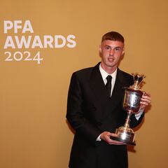 Cole Palmer gana el premio al jugador joven del año de la PFA