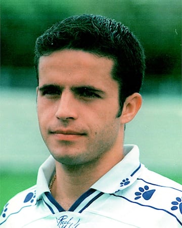 Uno de los '10' más desconocidos de la lista. Formado en las categorías inferiores del Real Madrid dio el salto al primer equipo, siendo Jorge Valdano entrenador. Gano la Liga de 1994/95 con el conjunto de Chamartin. 