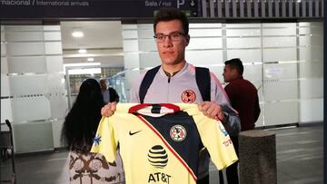 El delantero argentino llega al América en calidad de préstamo por un año de parte del club O'Higgins.