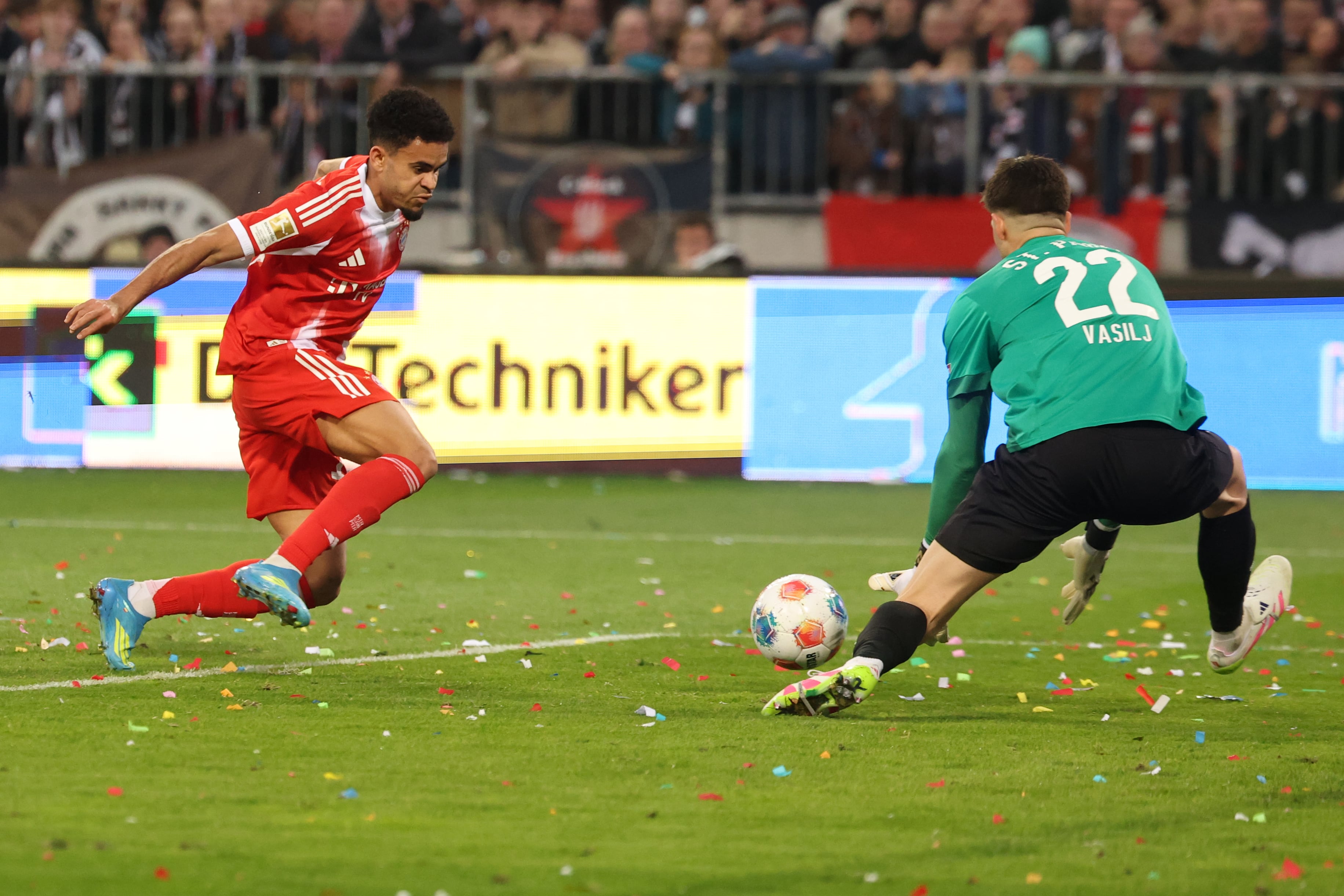 Luis Díaz suma minutos en goleada histórica de Bayern Múnich