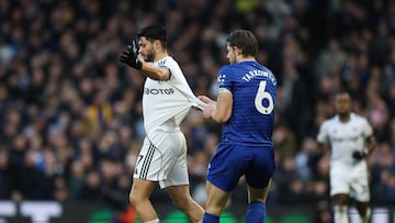 Raúl Jiménez provoca autogol, pero no es suficiente