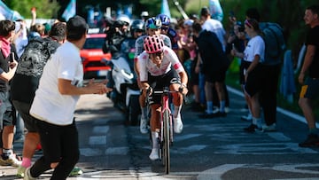EF Education - EasyPost's Ecuadorian rider Richard Carapaz rides to crosses the finish line placed 4th in the 16th stage of the 108th Giro d'Italia cycling race of 203kms from Piazzola sul Brenta to San Valentino on May 27, 2025. (Photo by Luca Bettini / AFP)