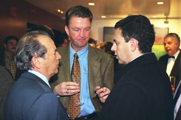Louis Van Gaal llegó al Barcelona en 1997 donde estuvo hasta el 2000, año en el que acabó también el mandato de Núñez. 