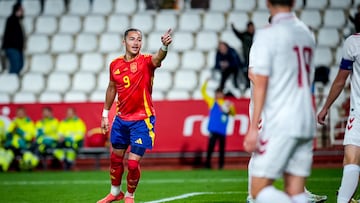 Joseph celebra su gol a Dinamarca.