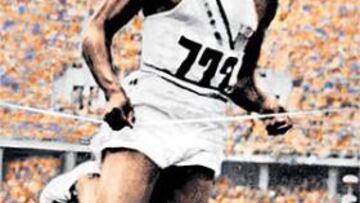 <b>GRAN CAMPEÓN. </b>Jesse Owens, durante los Juegos de Berlín 1936, en los que logró cuatro oros.