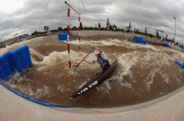 Zachary Lokken durante la prueba de C1 masculina de los campeonatos preolímpicos en Oklahoma. 