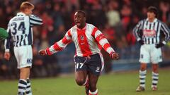 En 1999 fichó por el Atlético de Madrid como una auténtica estrella. Con el Atlético jugó 34 partidos de liga y marcó 24 goles. Tras su paso por LaLiga regresó a la Premier League para jugar con el Chelsea.