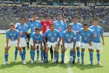 La filial cementera dejó Hidalgo en 2003 para asentarse en la capital oaxaqueña. "La Maquinita" jugó en el Estadio Benito Juárez por tres años, lapso en el que alcanzó un final de la entonces llamada Primera División A, misma que perdió contra el Puebla (para seguir la tradición celeste). Después, el equipo decidió regresar a la Ciudad Cooperativa.