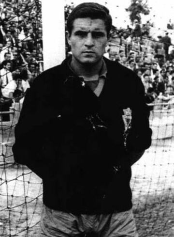 Miguel San Román jugó una temporada con el Real Murcia (1960-1961).