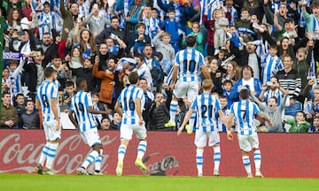 Real Sociedad 1-0 Barcelona | Oyarzabal engañó al guardameta del Barcelona desde los once metros. 