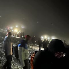 Miles de turistas colapsan el Etna en busca de una foto entre lava y nieve