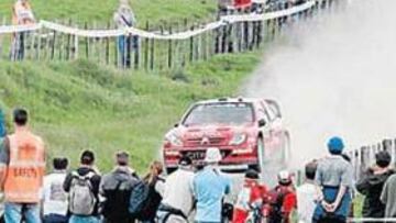 <b>BUENAS SENSACIONES. </b>Dani Sordo, al volante de su Citroën, en uno de los tramos de la jornada de ayer.