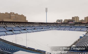 La nieve tiñe de blanco los estadios del fútbol español