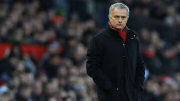 Mourinho facing striker crisis