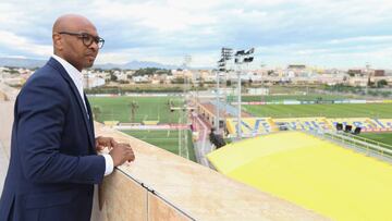 Marcos Senna, embajador de LaLiga, en un balcón de la ciudad deportiva del Villarreal.