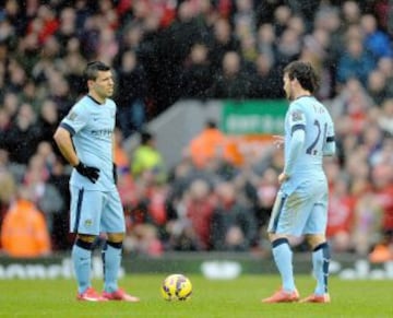 Henderson y Coutinho marcaron para el Liverpool, mientras que Dzeko hizo lo propio para los 'ciudadanos'.