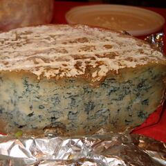 Pagan más de 30.000 euros por el mejor queso de Cabrales del año 2024