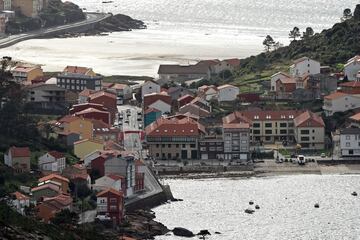 Las mejores imágenes de la 13ª etapa de la ronda española de 34 Km (contrarreloj) que ha transcurrido entre la localidad de Muros y el Mirador de Ézaro.