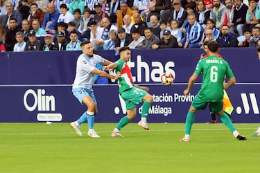 El Alcoyano deja sin moral al Málaga