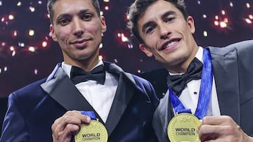 Marc Márquez y Toprak Razgatlioglu durante la Gala FIM de trofeos como campeones del mundo.