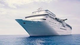 Jubilados embarcan en un idílico crucero de Nochevieja y acaban viviendo una pesadilla de 21.000 euros: “Él era amable”